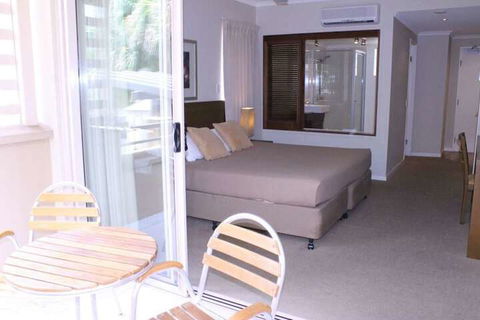 Amphora Resort Luxury Private Apartments - Bed n Breakfasts 5