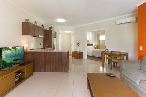 Amphora Resort Luxury Private Apartments - Bed n Breakfasts 6