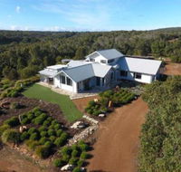 The White House at Wallcliffe Farms - Accommodation Australia