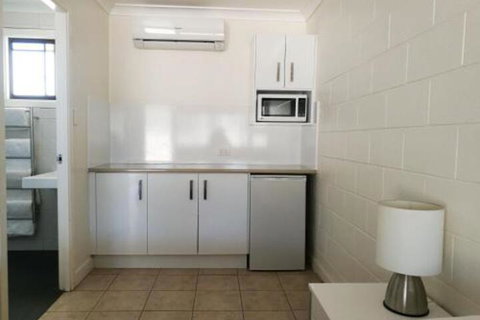 Augathella Motel & Caravan Park - Australia Shopping 3