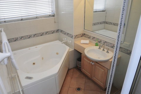 Anglesea Beachfront Court Holiday Units - Australia Shopping 2