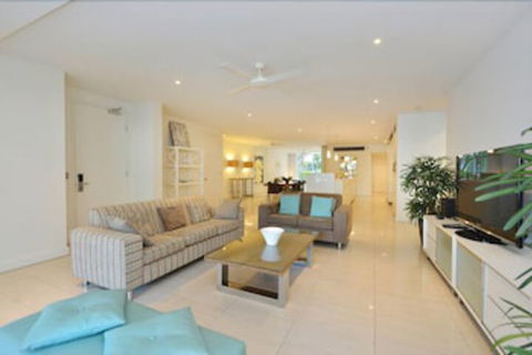Drift Luxury Condos - Bed n Breakfasts 4