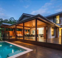 Trito Oceans Edge Luxury House - Bed n Breakfasts