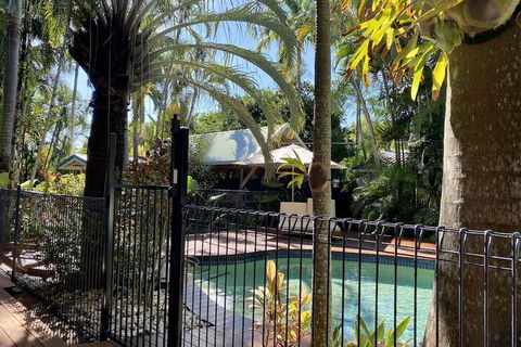 The Palms At Palm Cove - Bed n Breakfasts 3