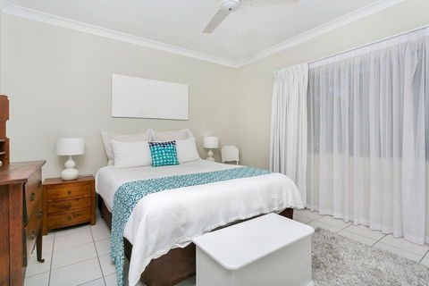 Trinity Retreat At Costa Royale - Bed n Breakfasts 0