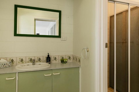 Anchor Wheel Motel - Australia Shopping 2