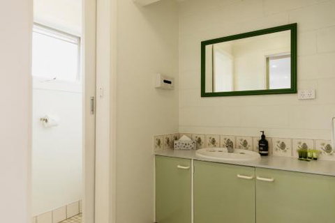 Anchor Wheel Motel - Australia Shopping 4