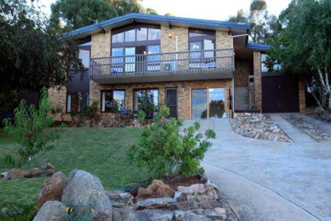 Alpine Apartment Great Location With Views Of Lake Jindabyne - Accommodation Australia 0