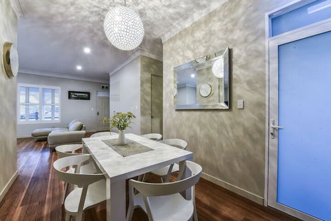 Aloha Luxury Central Apartments - Local Tourism 6