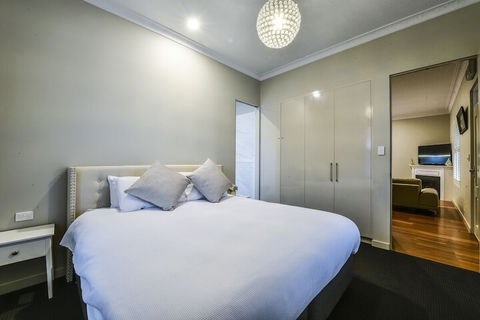 Aloha Luxury Central Apartments - Local Tourism 4