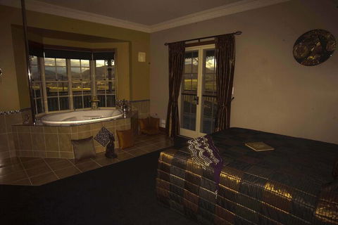 R On The Downs BnB & Spa Cottages - Accommodation Australia 7
