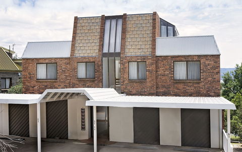 Avalanche 6 - Sophisticated Style & Modern Comfort With A Central Location - Local Tourism 1