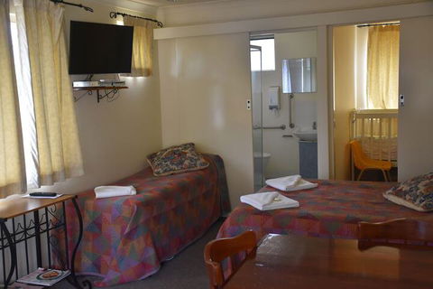 Valley Views Motel & Chalets - Accommodation Australia 1