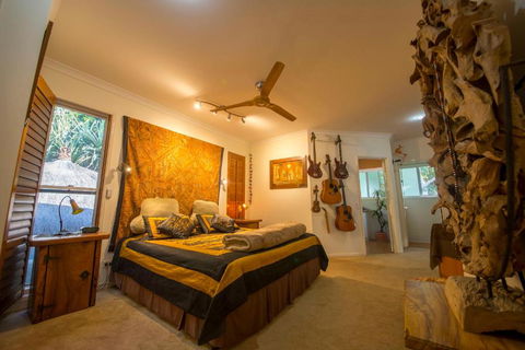 The Tree House. Treetop Living Near The Ocean Coolum Beach QLD Australia - Accommodation Australia 5