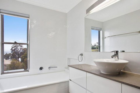 Ooranya - On Top Lake - Local Tourism 6