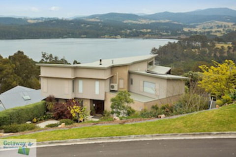 Ooranya - On Top Lake - Local Tourism 0