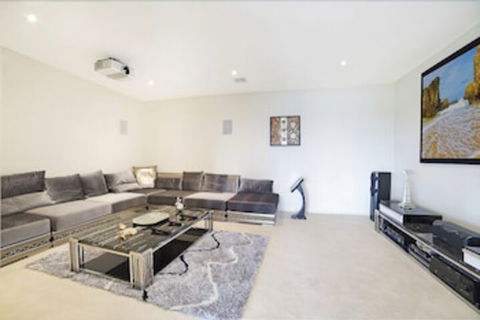 Jolong Park Clubhouse - Australia Shopping 7