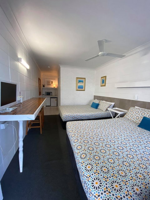 Surf Street Motel - Accommodation Australia 6