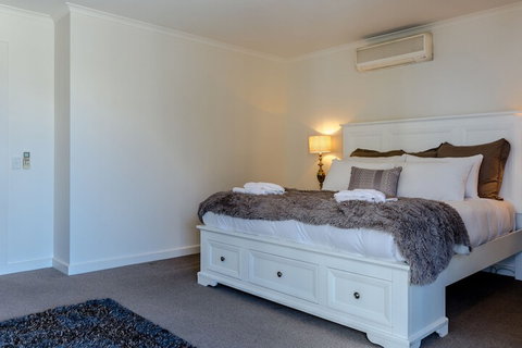 Seaview Penthouse - Australia Shopping 2