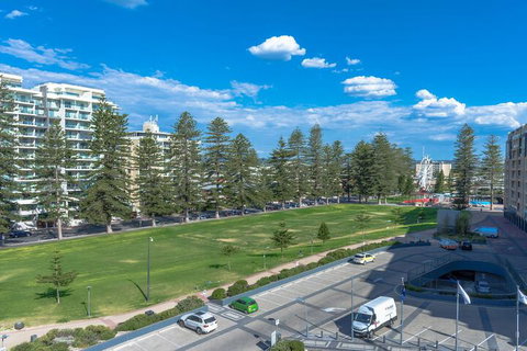 Seaview Penthouse - Australia Shopping 5
