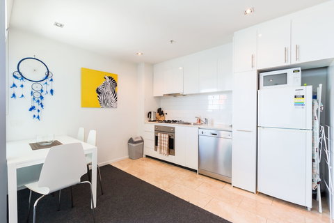 ALLINDA, 1BDR Melbourne Apartment - Local Tourism 1