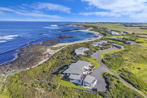 HEARNS BEACHSIDE VILLA 9 - Accommodation Australia 0