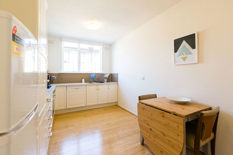 ROSIE, 2BDR St.Kilda Apartment - Accommodation Australia 2