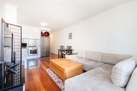 PIPER, 1BDR Southbank Apartment - Australia Shopping 3