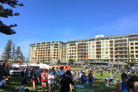 Beachside Luxury Getaway In Glenelg - Australia Shopping 5