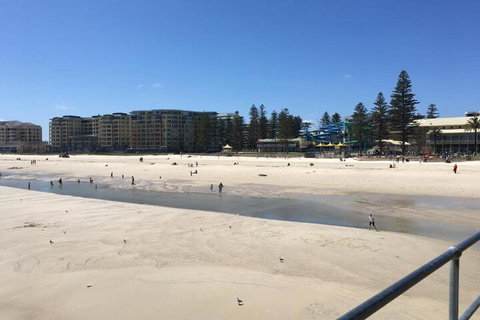 Beachside Luxury Getaway In Glenelg - Australia Shopping 2