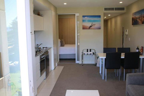 Beachside Luxury Getaway In Glenelg - Australia Shopping 3