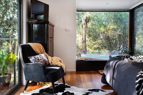 Ahimsa Hepburn - Australia Shopping 2