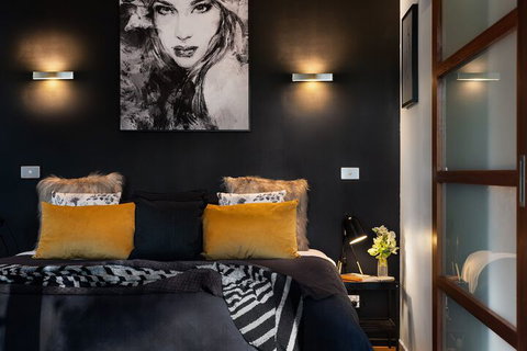 Ahimsa Hepburn - Australia Shopping 5