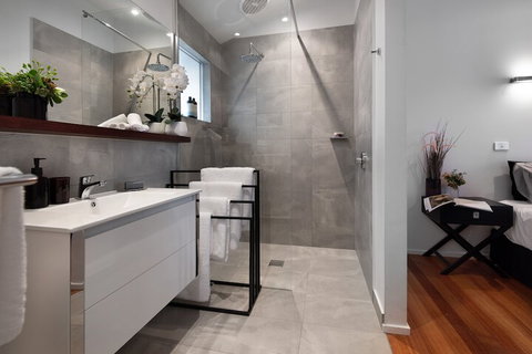 Ahimsa Hepburn - Australia Shopping 7