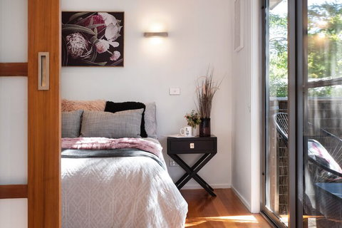 Ahimsa Hepburn - Australia Shopping 3