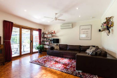 KELLY, 3BDR Northcote House - Accommodation Australia 0