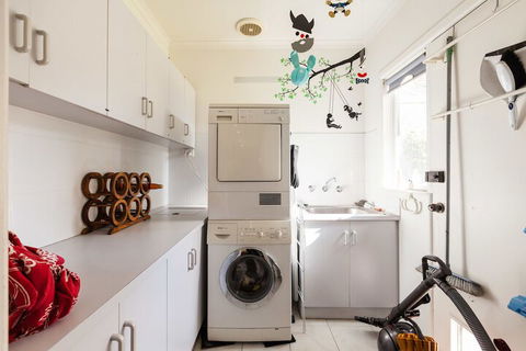 KELLY, 3BDR Northcote House - Accommodation Australia 2