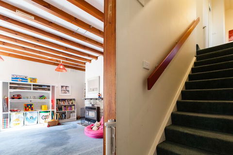 KELLY, 3BDR Northcote House - Accommodation Australia 7