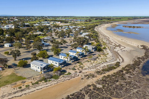 Port Broughton Tourist Park - Australia Shopping 1