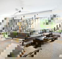 Temple 221 2BR Resort Spa Apartment - Bed n Breakfasts