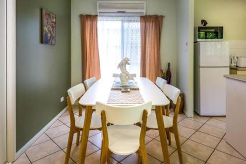 Cable Cottage Holiday Home - Bed n Breakfasts 5