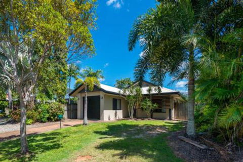 Cable Cottage Holiday Home - Bed n Breakfasts 2