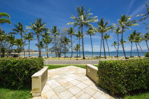 Pure Magnetic Villa 4 - Accommodation Australia 2