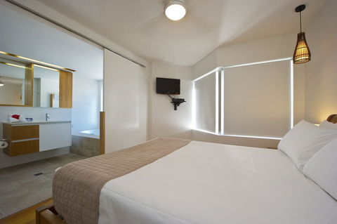 Maggies Beachfront Apt. 5 - Local Tourism 1