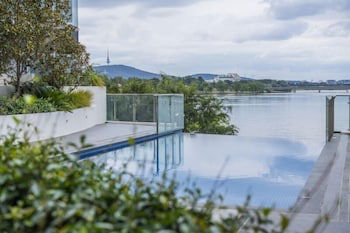 Accommodate Canberra - Lakefront - Local Tourism 2