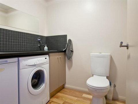 Architecturally Designed Beach House - Local Tourism 1