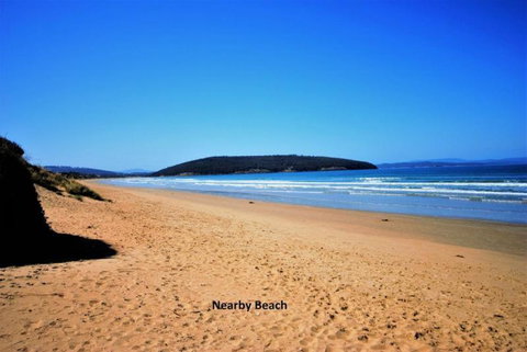 Architecturally Designed Beach House - Local Tourism 2