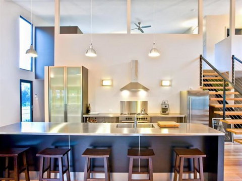 Architecturally Designed Beach House - Local Tourism 4