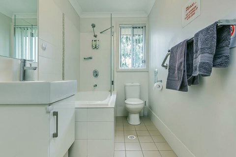 An Ideal Wine Country Getaway Villa - Australia Shopping 3