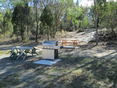 Just Red Wines Vineyard Cabins - Local Tourism 4